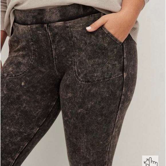 NWT Torrid size 1 leggings WITH POCKETS - Picture 3 of 11